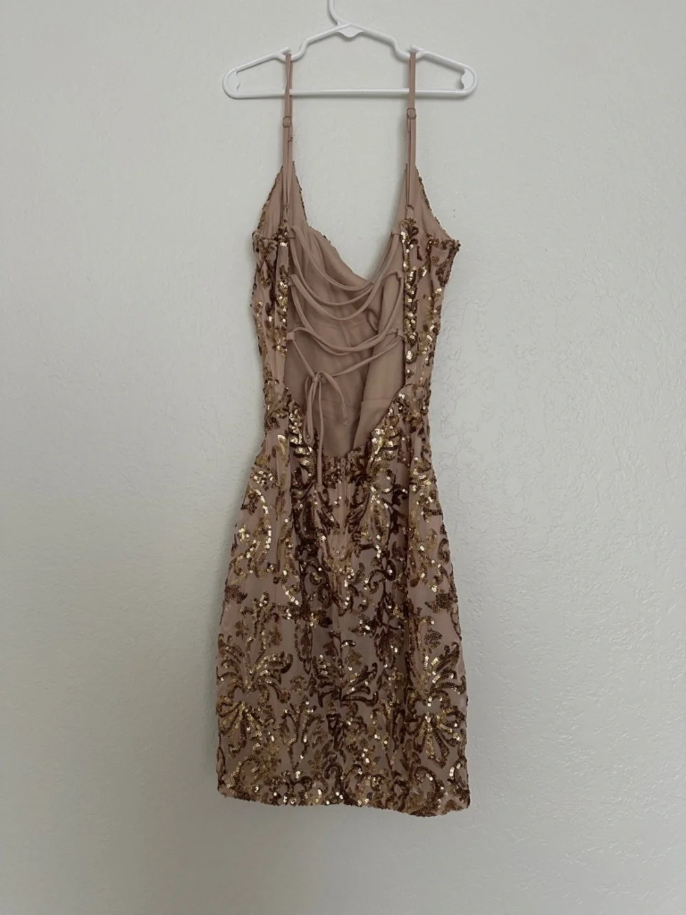 Windsor Sequined Lace-Up Back Bodycon Dress in Blush Gold S - Picture 4 of 8